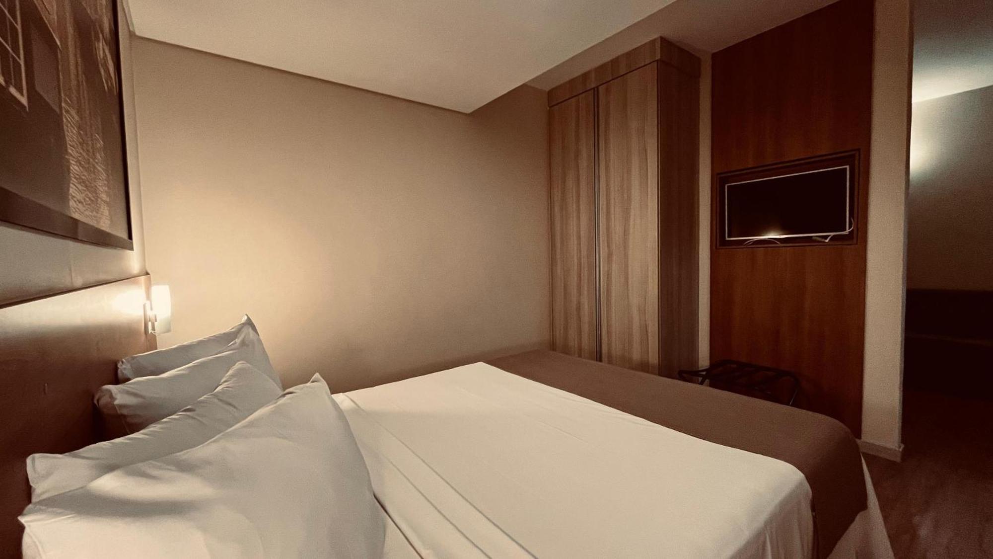 Hotel Amsterdam Montes Claros Dış mekan fotoğraf